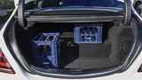 Das Kofferraumvolumen schrumpft um 135 Liter auf 365 Liter