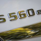 Der Mercedes S 560 e kostet 114.317,35 Euro
