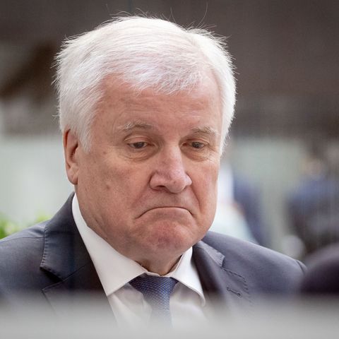 Horst Seehofer: Durch das schwache Abschneiden der CSU in Bayern gerät auch der Parteichef zunehmend unter Druck