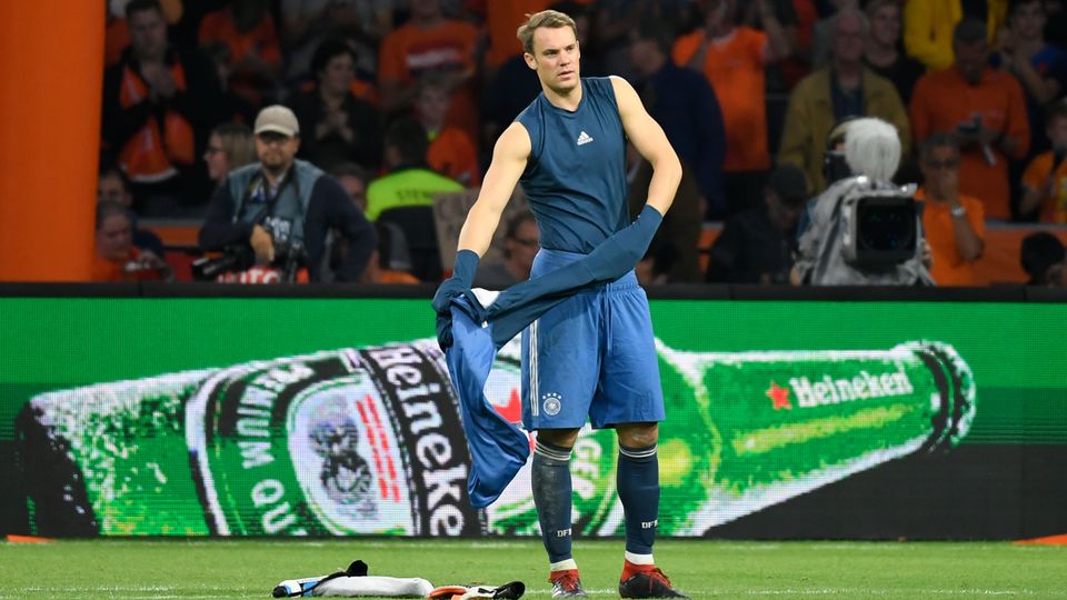 Manuel Neuer ist nach der Niederlage gegen Holland bedient