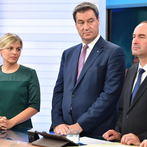 Katharina Schulze, Markus Söder und Hubert Aiwanger nach der Wahl in Bayern