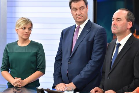 Katharina Schulze, Markus Söder und Hubert Aiwanger nach der Wahl in Bayern