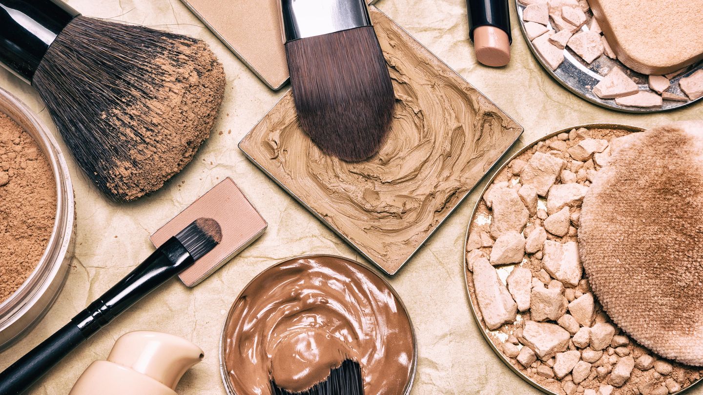 Damit Make-Up sich besser verteilen lässt und einen schönen gleichmäßigen Film bildet