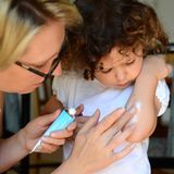 Um alle Inhaltsstoffe auch langfristig zusammenzuhalten, braucht es Emulgatoren