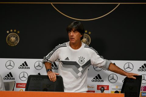 Da war er noch guter Dinge: Joachim Löw auf der Pressekonferenz vor dem Spiel gegen die Niederlande