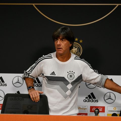 Da war er noch guter Dinge: Joachim Löw auf der Pressekonferenz vor dem Spiel gegen die Niederlande