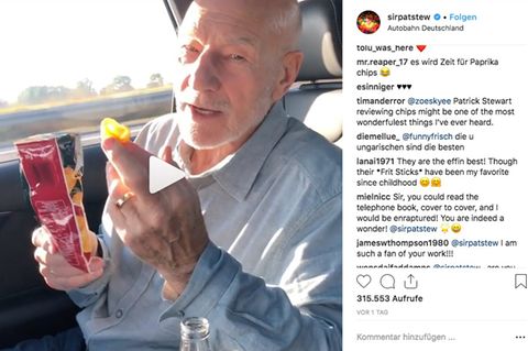 Sir Patrick Stewart isst deutsche Chips auf der Autobahn