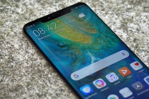 Abgerundeter Rand und oben eine Notch: Das Huawei Mate 20 Pro sieht aus wie eine Kreuzung aus iPhone XS und Galaxy S9 Plus.