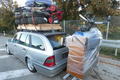 Der vollbepackte Mercedes