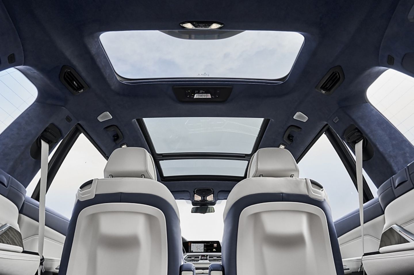 BMW X7 2019 - viel Licht durch das Panoramadach
