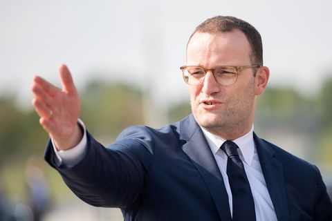 Jens Spahn gestikuliert