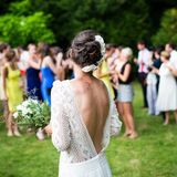 Braut mit Blumenstrauß