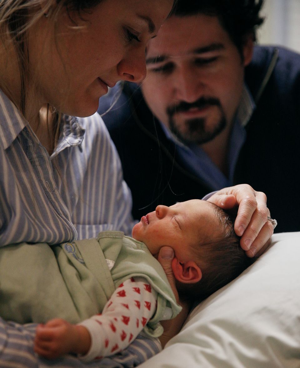 "Be Hers Be Mine" Die genetischen Eltern mit ihren Baby