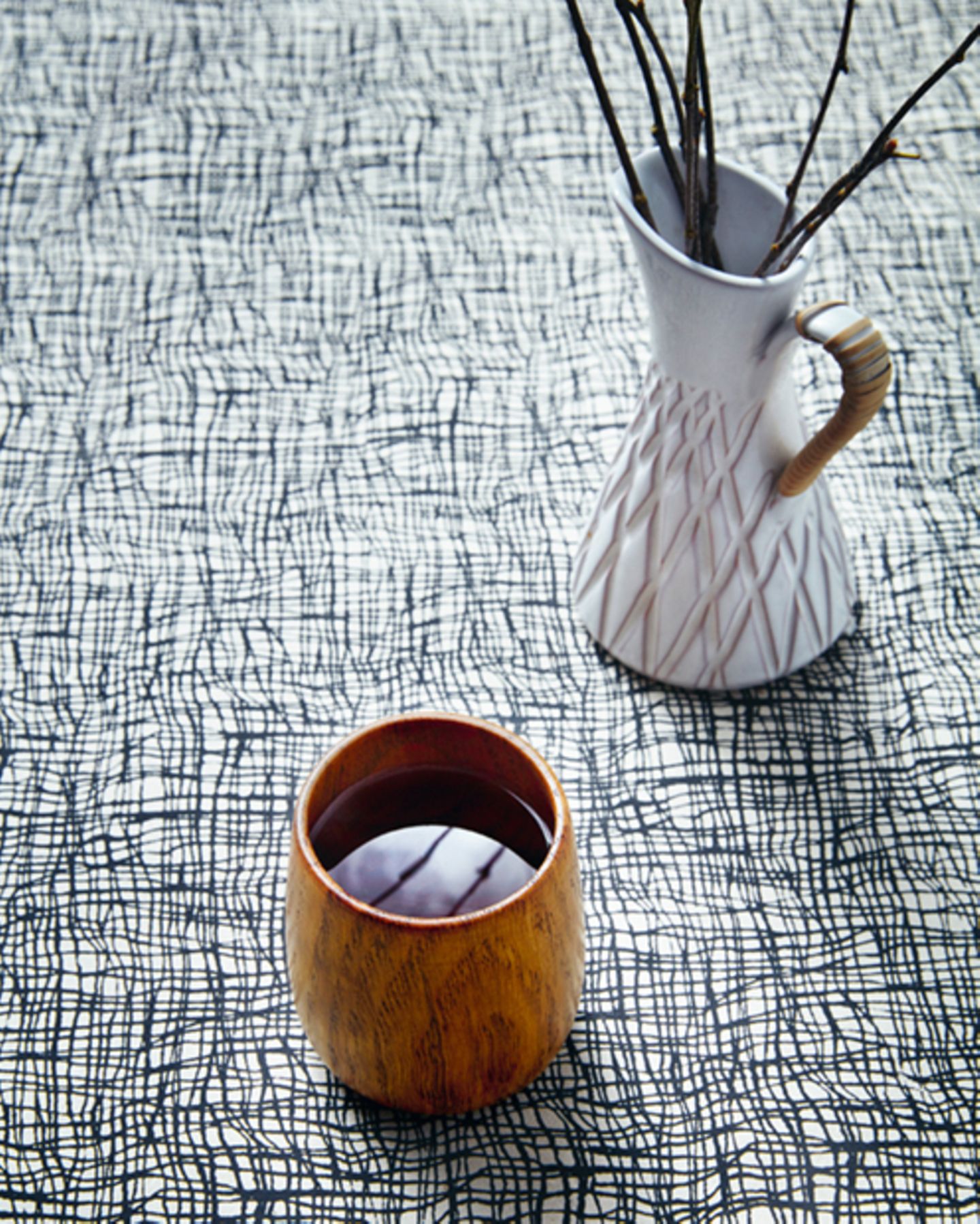Teak      Der Cocktail: 35 ml Amontillado Sherry, 20 ml Lillet Blanc, 15 ml Punt e Mes, 1 1/2 Barlöffel (BL) (7,5 ml) Björk Birch Liqueur, 2 Spritzer Angosturabitter, 2 Spritzer Orangenbitter, Zitronenzeste      Alle Zutaten verrühren und in einem Cocktailglas servieren. Zitronenzeste auspressen und vor dem Genießen beiseitelegen.