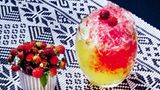 Arctic Bramble      Der Cocktail: 45 ml Gin, 20 ml Zitronensaft, frisch gepresst, 15 ml Allackersirup, 1 1/2 BL (7,5 ml) Orgeat, Zitronenscheibe und Allackerbeeren zum Garnieren      Gin, ZItronensaft und Orgeat im Shaker schütteln und in ein Glas mit zerstoßenem Eis gießen. Den Sirup "darüberfloaten" (=langsam hineingießen, sodass er sich nicht vermischt) und mit einer Zitronenscheibe sowie einigen Allackerbeeren garnieren.