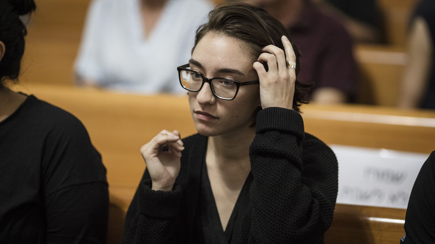 22-jährige US-Studentin: Warum diese Frau seit Wochen am Flughafen von Tel Aviv in Abschiebehaft sitzt