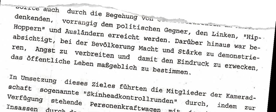Rechtsextremismus: Auszug aus der Anklageschrift der Staatsanwaltschaft Dresden aus dem Jahr 2007. Damals fuhren Tom W. und seine Leute "Skinhead-Kontrollrunden" Auszug aus der Anklageschrift der Staatsanwaltschaft Dresden aus dem Jahr 2007. Damals fuhren Tom W. und seine Leute "Skinhead-Kontrollrunden"