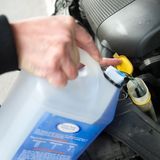 Mit vereisten Scheiben fährt man schlechter