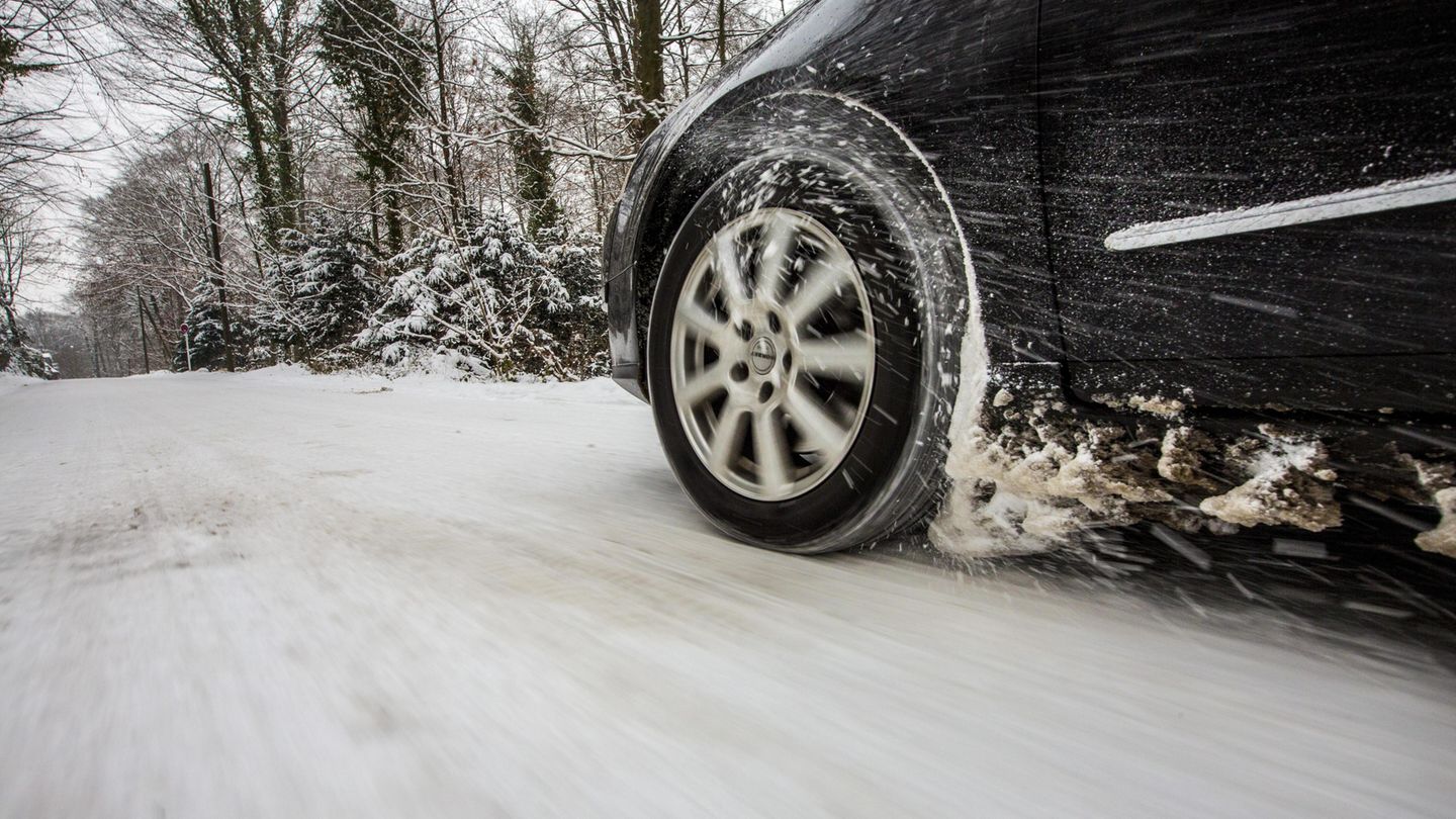 Die richtigen Reifen sind im Winter extrem wichtig Die richtigen Reifen sind im Winter extrem wichtig