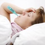 Eine Frau mit Grippe