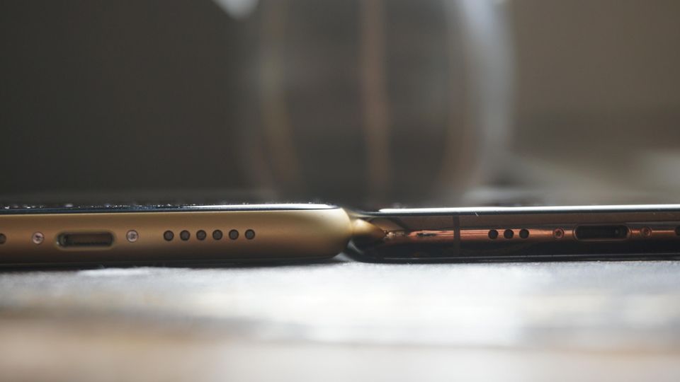 Das iPhone XR ist etwas dicker (8,3 Millimeter) als das XS (7,7 Millimeter).
