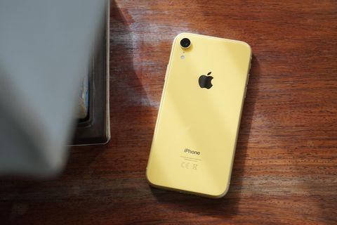Unser Testmuster des iPhone XR ist sonnig-gelb.