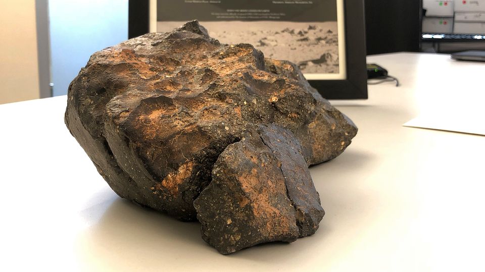 Der 5,5 Kilogramm schwerer Mondmeteorit, der 2017 in Nordwestafrika entdeckt wurde