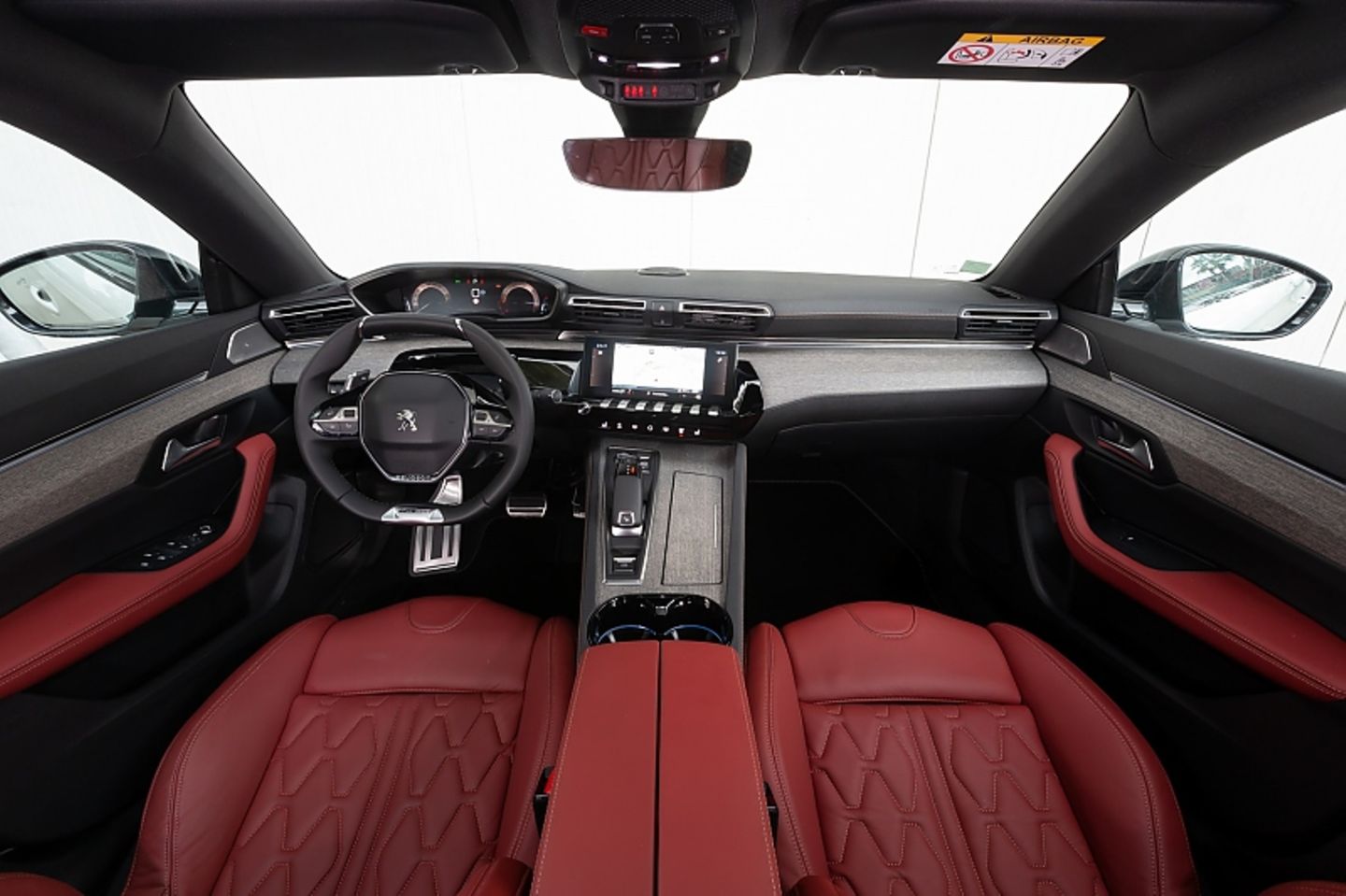 Peugeot 508 GT Puretech 225 - der Innenraum des Franzosen