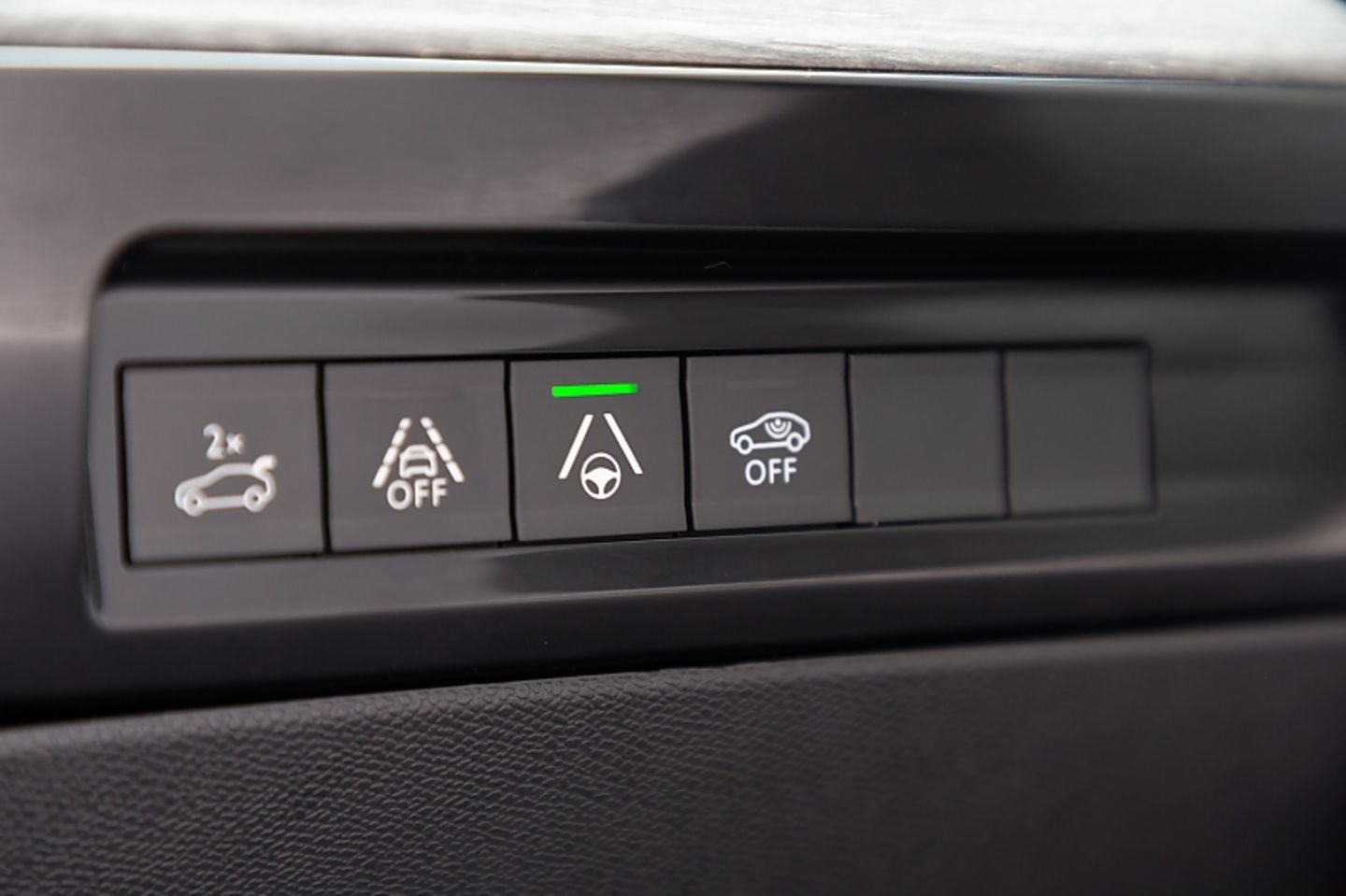 Peugeot 508 GT Puretech 225 - die Schalter wirken wie aus den 80er Jahren