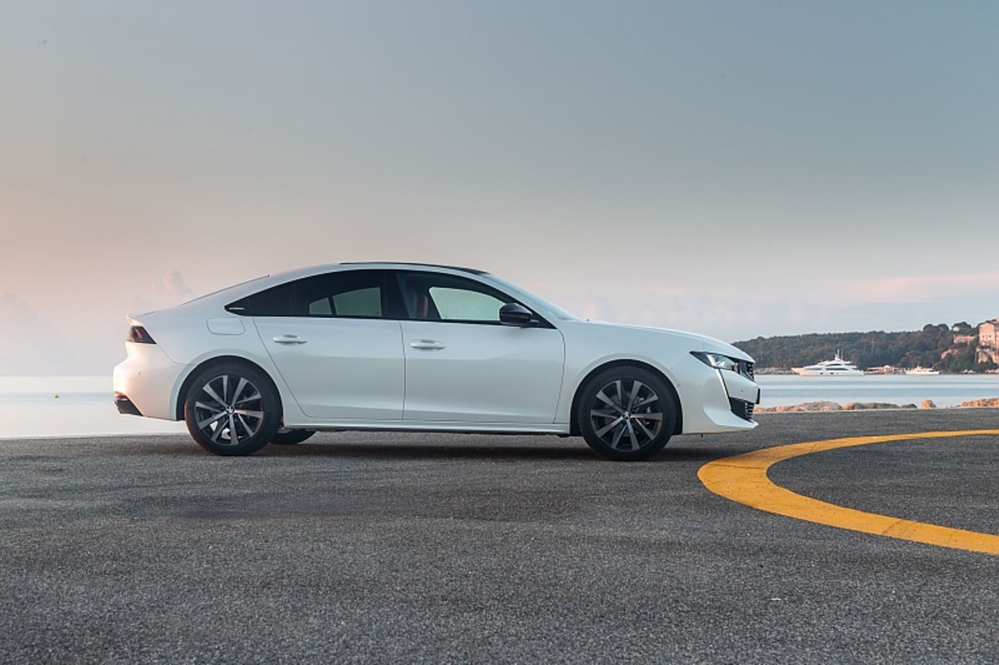 Peugeot 508 GT Puretech 225 - 4,75 Meter lang und damit deutlich kürzer als sein Vorgänger