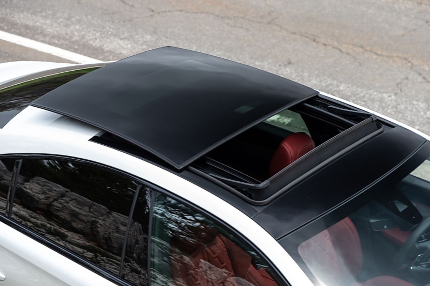 Peugeot 508 GT Puretech 225 - das Panoramadach kostet zusätzlichen Kopfraum