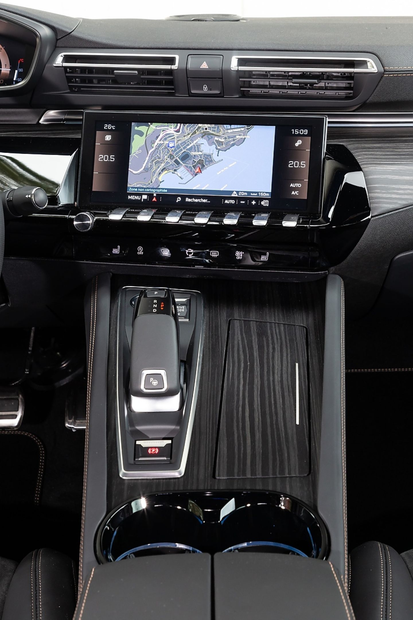 Peugeot 508 GT Puretech 225 - sehr breite Mittelkonsole
