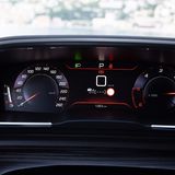 Peugeot 508 GT Puretech 225 - die sehr hoch positionierten Instrumente überzeugen nicht