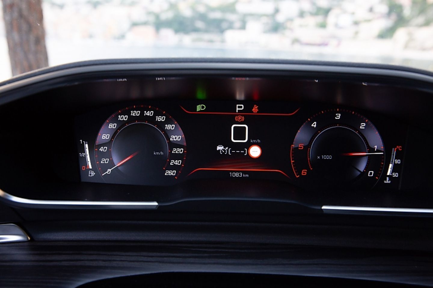 Peugeot 508 GT Puretech 225 - die sehr hoch positionierten Instrumente überzeugen nicht
