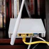 Manchmal muss was neues her  Neuere Router bieten mehr Leistung. Viele Features, wie etwa 5-GHz-Netzwerke werden von älteren Modellen noch nicht unterstützt. Gegebenenfalls kann ein neuer Router das Wlan-Problem auch ohne Erweiterung meistern.
