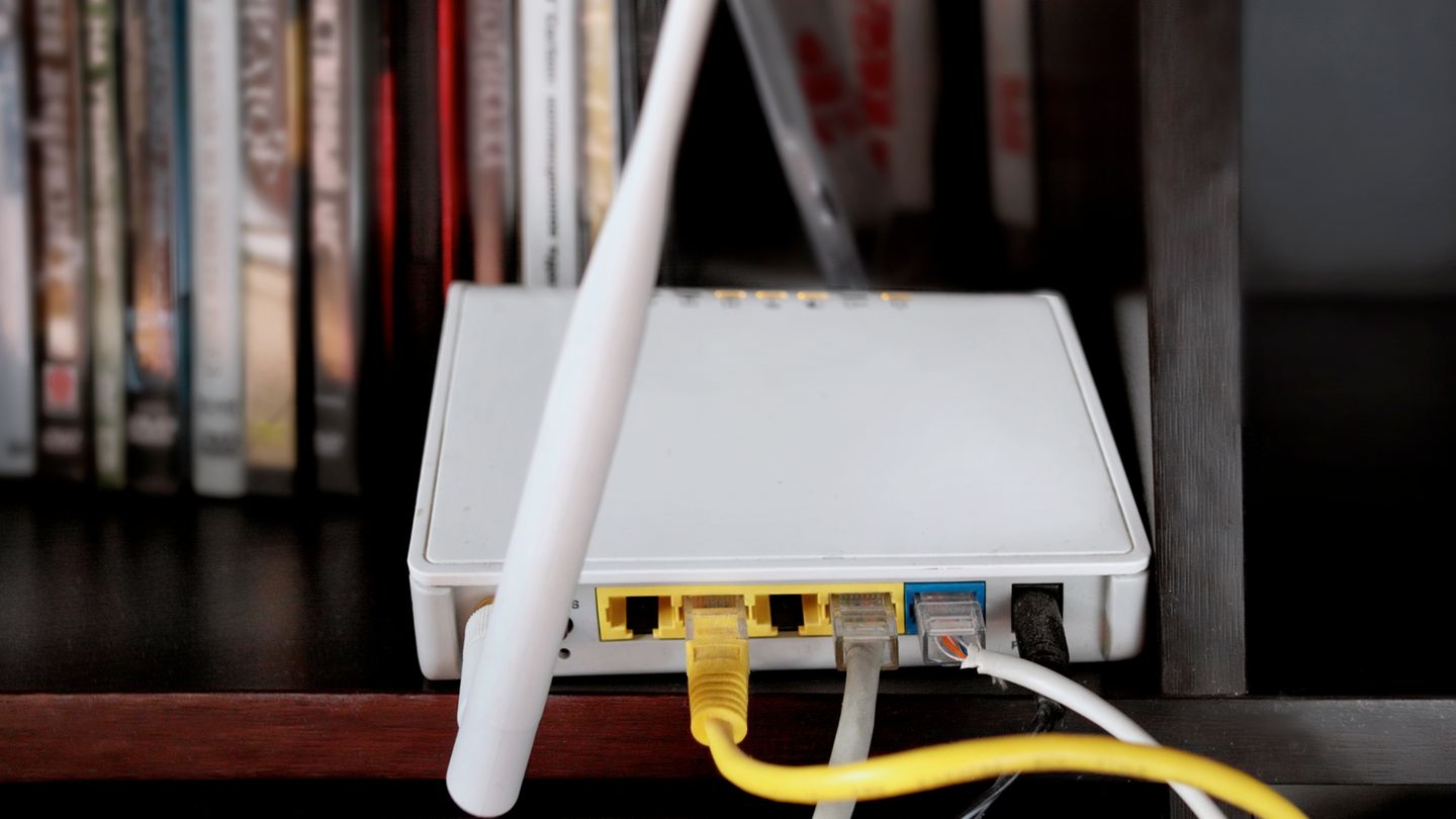 Manchmal muss was neues her  Neuere Router bieten mehr Leistung. Viele Features, wie etwa 5-GHz-Netzwerke werden von älteren Modellen noch nicht unterstützt. Gegebenenfalls kann ein neuer Router das Wlan-Problem auch ohne Erweiterung meistern.