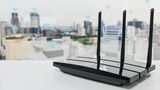 Frequenz-Wechsel  Wenn in Ihrem Zuhause viele Wlan-Netzwerke zu empfangen sind, können die sich in die Quere kommen und gegenseitig stören. Wählen Sie daher im Router die automatische Kanalauswahl, damit bei Engpässen selbstständig ein ruhigerer Funkkanal gesucht werden kann.