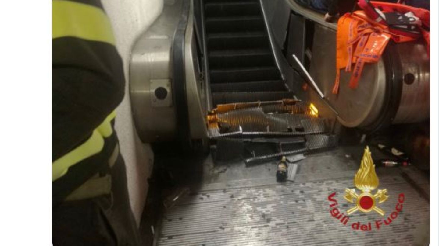 Auf Twitter zeigt die Feuerwehr von Rom Bilder der zerstörten Rolltreppe