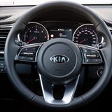 Die Rundinstrumente sitzen sportlich tief