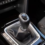 Die Sechsgang-Handschaltung lässt sich leicht schalten