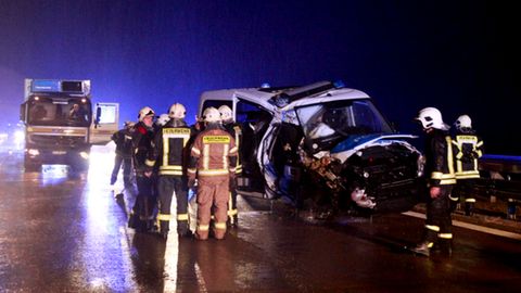 Unfall in einer Rettungsgasse auf Autobahn bei Storkow
