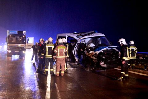 Unfall in einer Rettungsgasse auf Autobahn bei Storkow