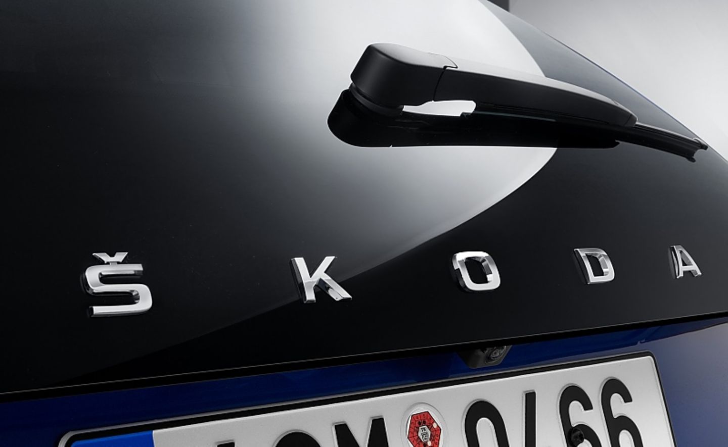 Auf dem Heck wird der Schriftzug prominent betont