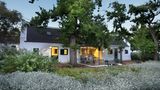 Babylonstoren Farm House  Wer nach Ruhe und Wellness im edlen Landhaustil sucht, sollte sich das Babylonstoren anschauen. Die kleine Ansammlung von Farmhäusern aus dem 17. Jahrhundert wurde 2010 mit Liebe zum Detail in eine kleine Hotelanlage umgebaut. Die Hauser stehen auf einem acht Hektar großem Grundstück inmitten eines prachtvoll angelegtem Gartens.
