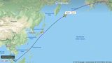Der Flug überquert in der ersten Hälfte die Philippinen, führt östlich an Japan vorbei und überquert hinter der russischen Halbinsel Kamtschatka die Datumsgrenze.