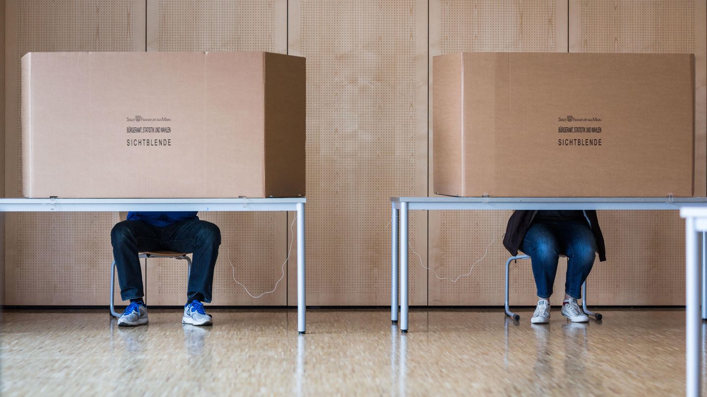 Landtagswahl in Hessen/Hessenwahl: ein Wahllokal in Frankfurt am Main