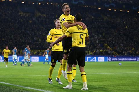 Raphael Guerreiro feiert das zweite Tor für Borussia Dortmund im Spiel gegen Atletico Madrid 