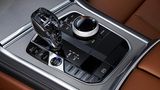 Die 8-Gang-Automatik arbeitet im BMW M850i Coupe präzise und vorausschauend