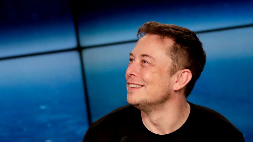 Elon Musk schwärmt: Es sei ein "wahrhaftig historisches Quartal" für Tesla gewesen.