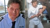 Jochen Schroeder (Pfleger Mischa)  Zu gut für diese Welt: So lässt sich die Rolle von Pfleger Mischa in einem Satz beschreiben. Jochen Schroeder spielte den gutmütigen und stets hilfsbereiten Zivildienstleistenden, der schließlich Krankenpfleger wird. Am meisten zu leiden hat Mischa unter Oberschwester Hildegard, mit der er sich aber schließlich arrangiert. Seine Rolle sorgte außerdem dafür, dass sich das Image von Zivildienstleistenden in Deutschland erheblich verbessert hat.  Parallel zur "Schwarzwaldklinik" spielte Schroeder in der ZDF-Serie "Die Wicherts von nebenan" mit. Es folgten einige Gastauftritte in Krimis und Fernsehfilmen, Schroeder probierte sich außerdem als Moderator. Er betrieb danach Theaterbühnen in Duisburg, Wuppertal und Bochum, die er nach und nach wieder schließen musste. Inzwischen leitet er ein Tourneetheater und tourt hauptsächlich durch das Ruhrgebiet: "Wir haben auch schon in Hallen für 1500 Leute vor 150 frierenden Zuschauern gespielt. Dafür bin ich mir nicht zu schade."